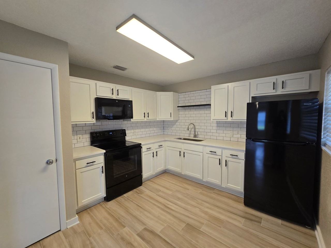 758 Ellis Rd S - Photo 7 of 16