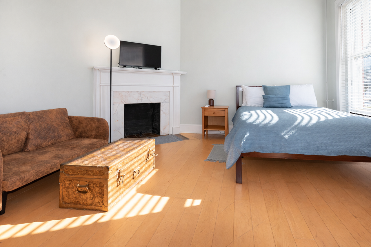 523 Park Avenue - Photo 4 of 17