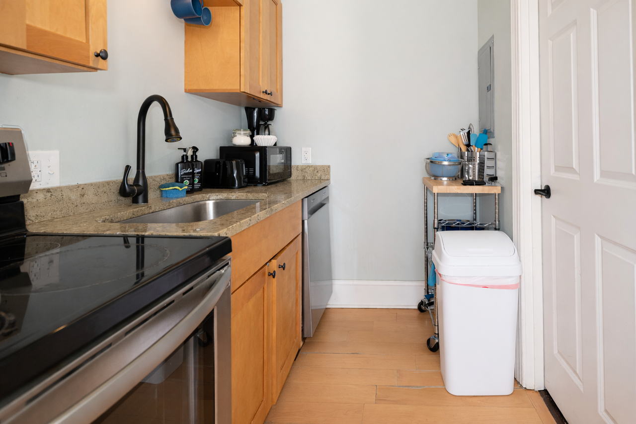 523 Park Avenue - Photo 5 of 17