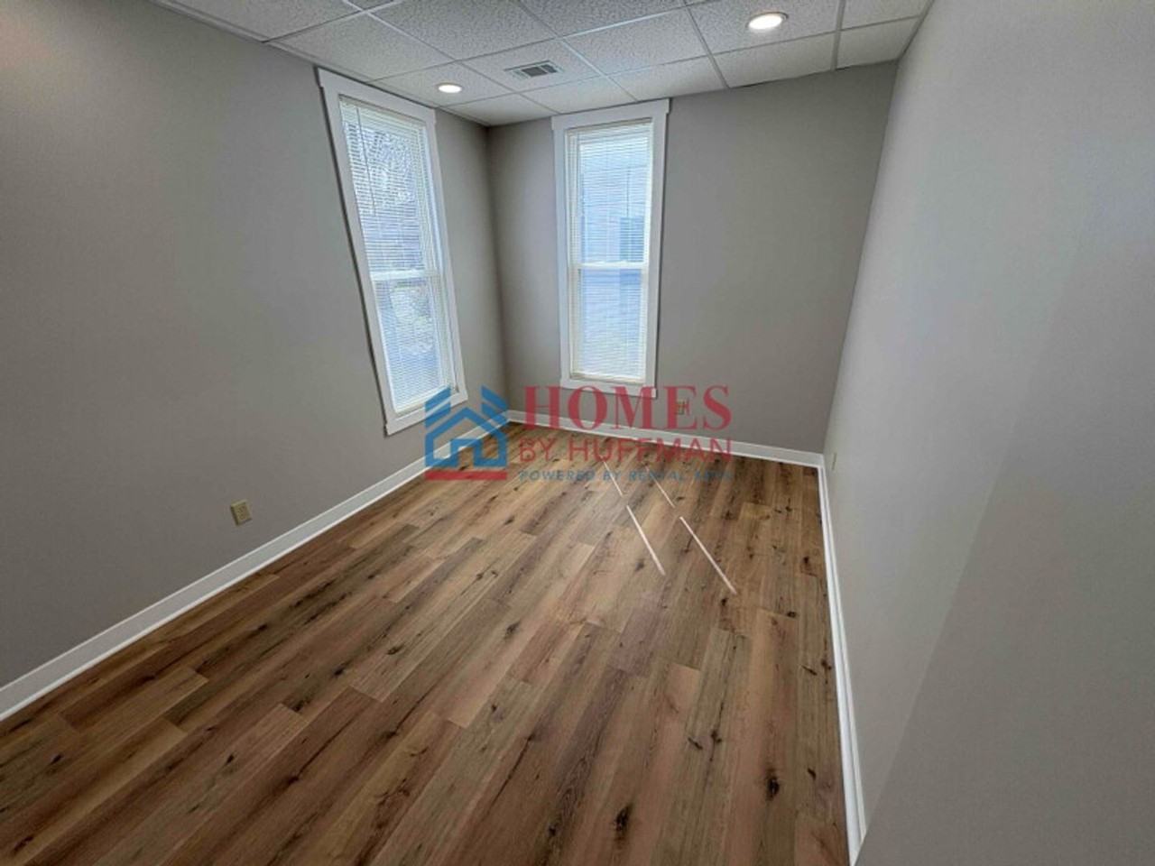 1101 W 3rd St - Photo 6 of 8