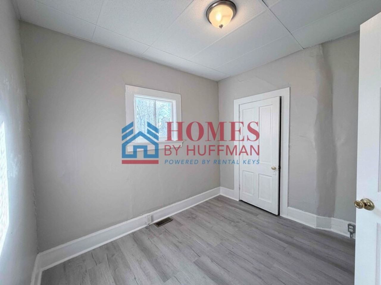 713 Ravenswood Dr - Photo 4 of 12