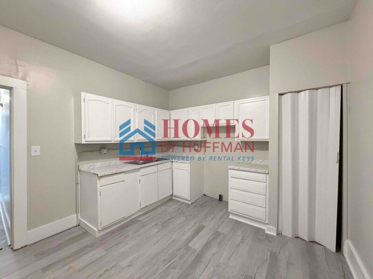 713 Ravenswood Dr - Photo 5 of 12