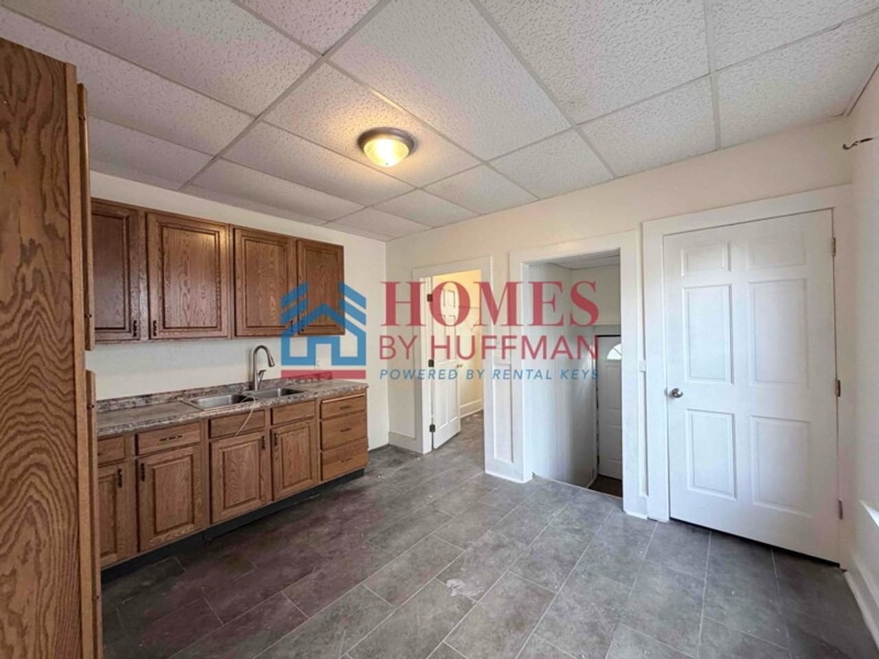 1316 S Grand Ave - Photo 7 of 16