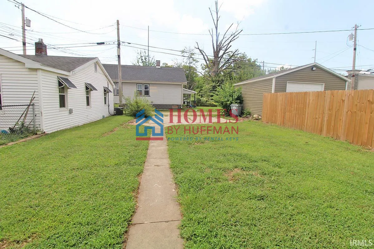 1263 Washington Ave - Photo 3 of 16