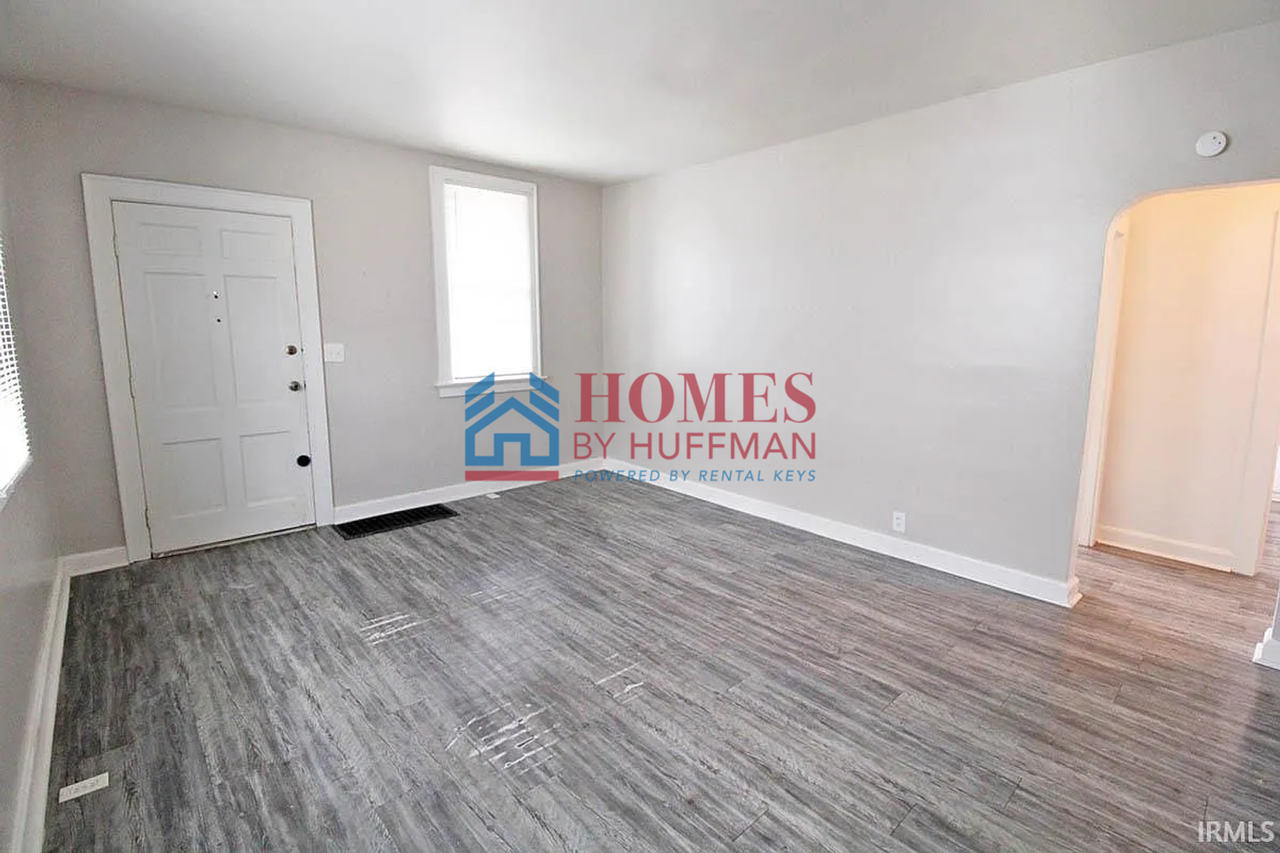 1263 Washington Ave - Photo 4 of 16