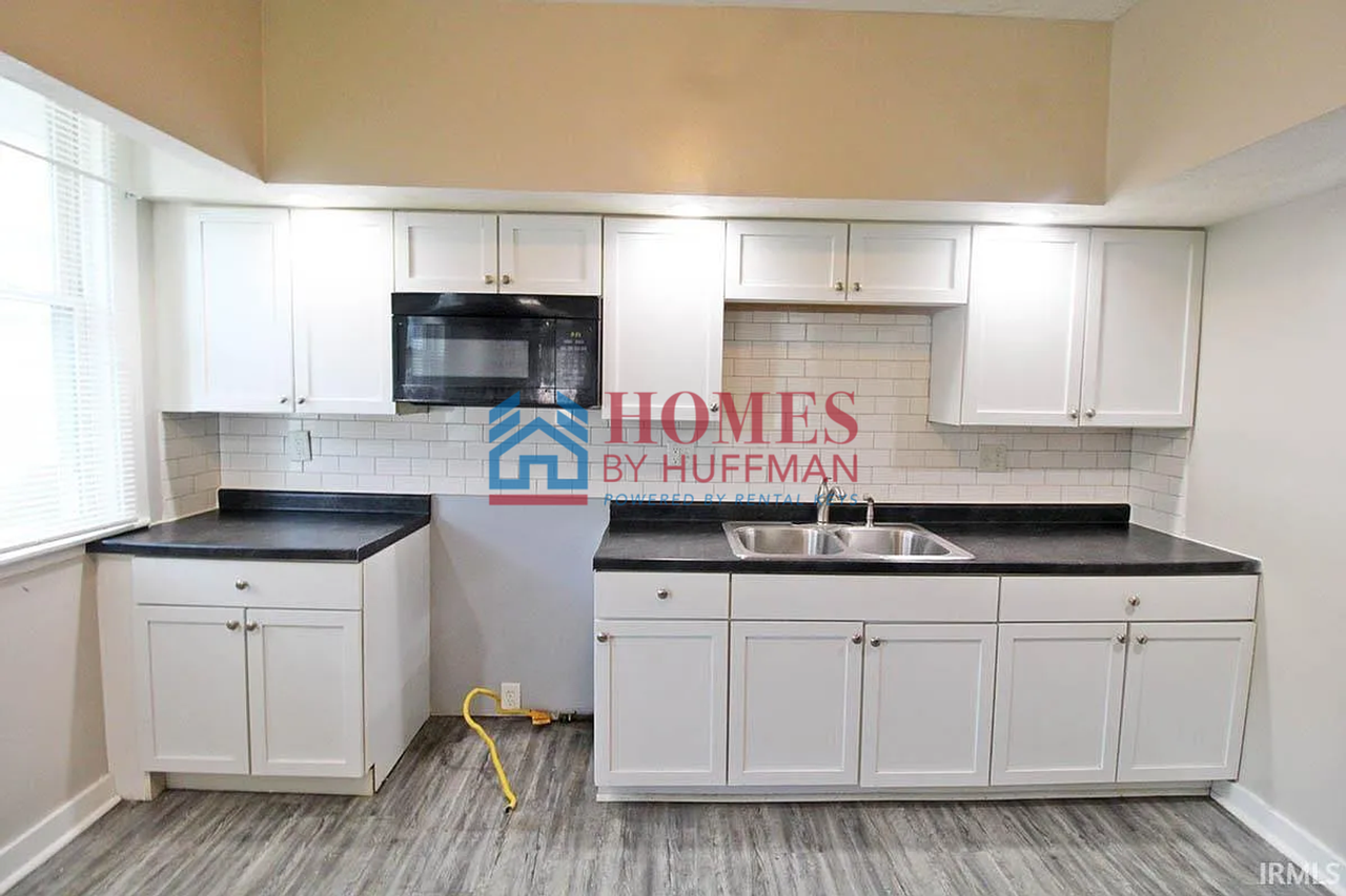 1263 Washington Ave - Photo 6 of 16