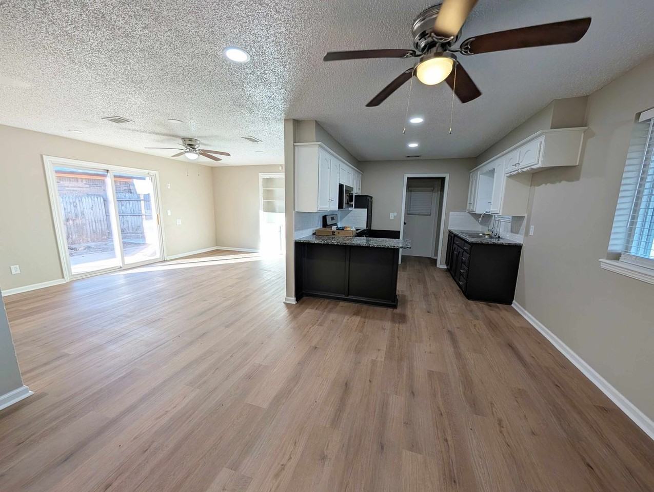 7440 Nw 6th St - Photo 3 of 16