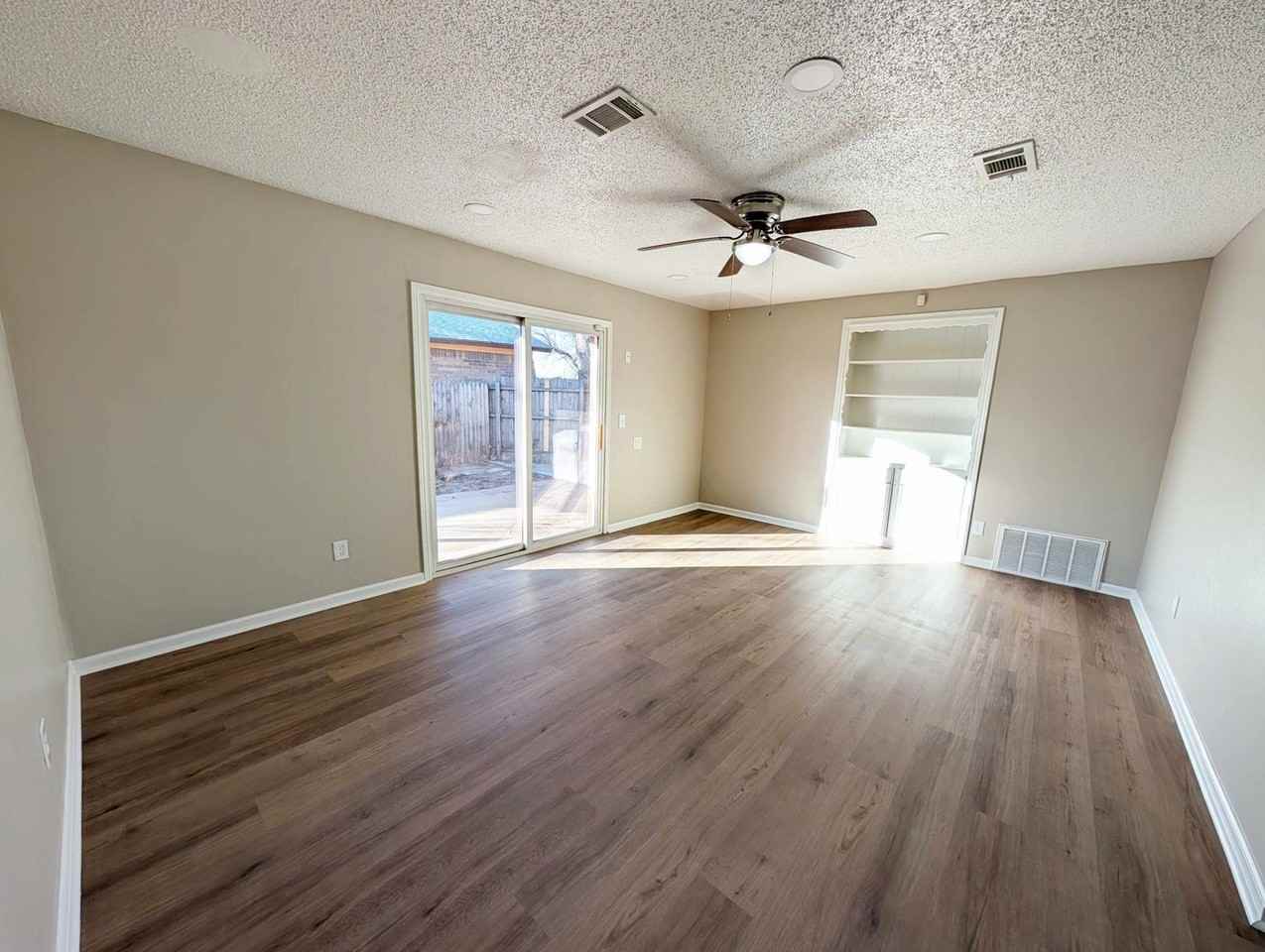 7440 Nw 6th St - Photo 4 of 16