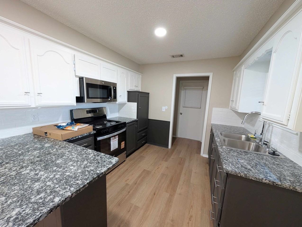 7440 Nw 6th St - Photo 6 of 16