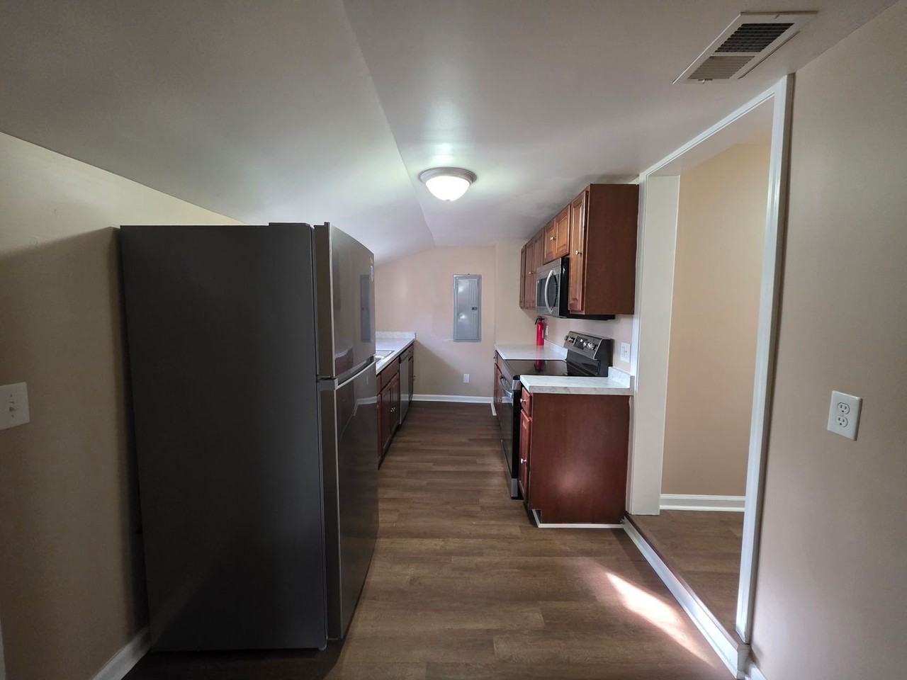 218 Locust St - Photo 2 of 33