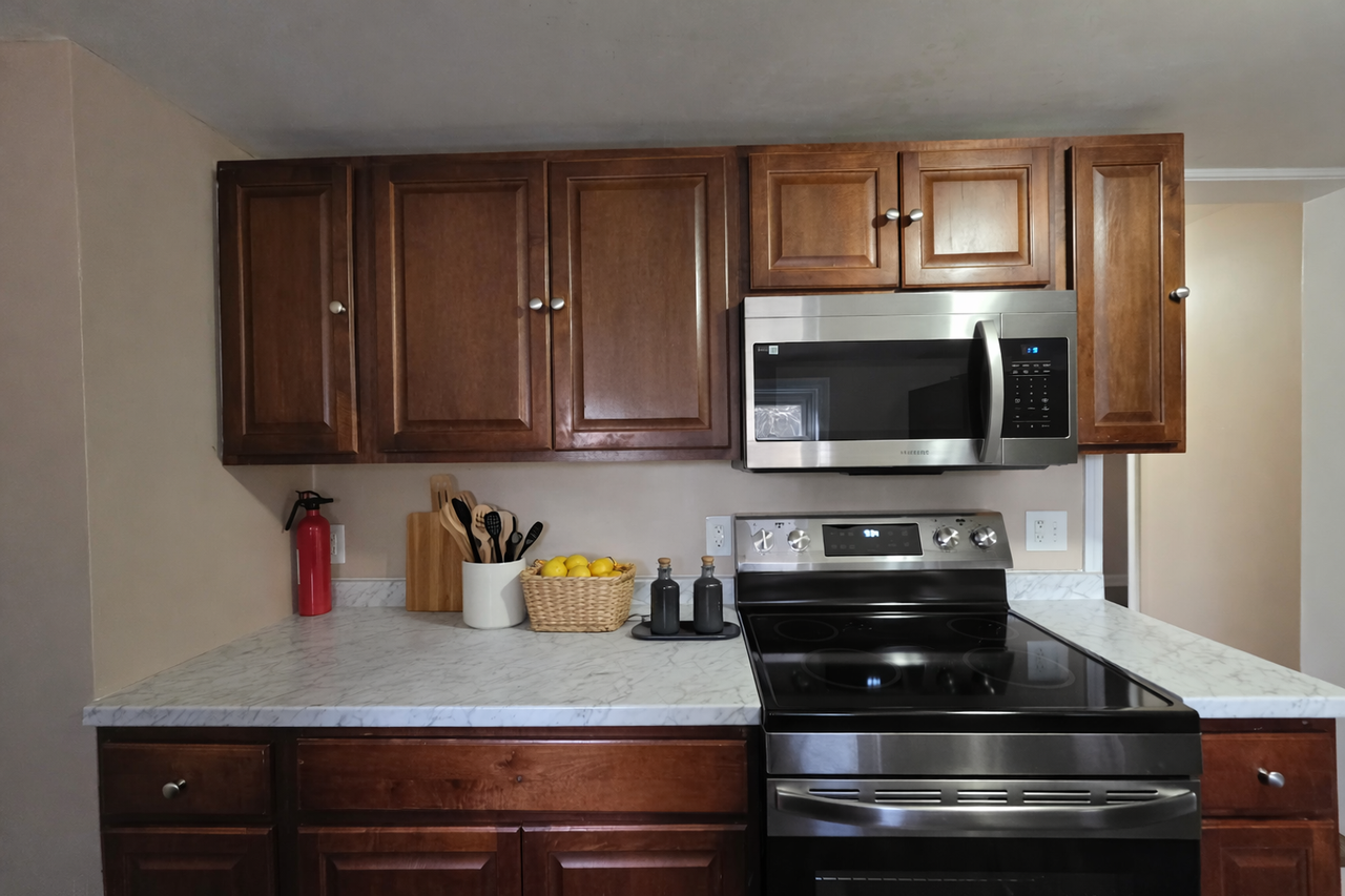 218 Locust St - Photo 7 of 33