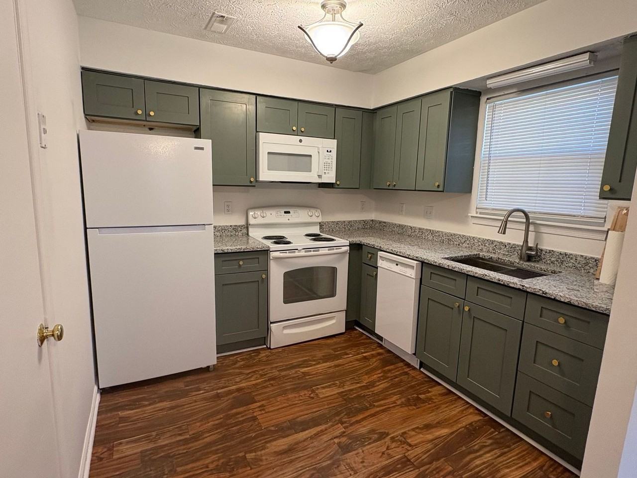 366 Deputy Ln - Photo 3 of 24