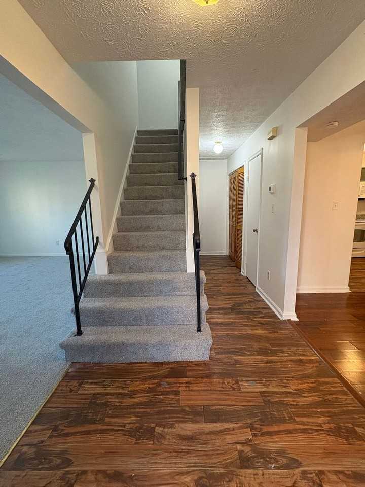 366 Deputy Ln - Photo 5 of 24