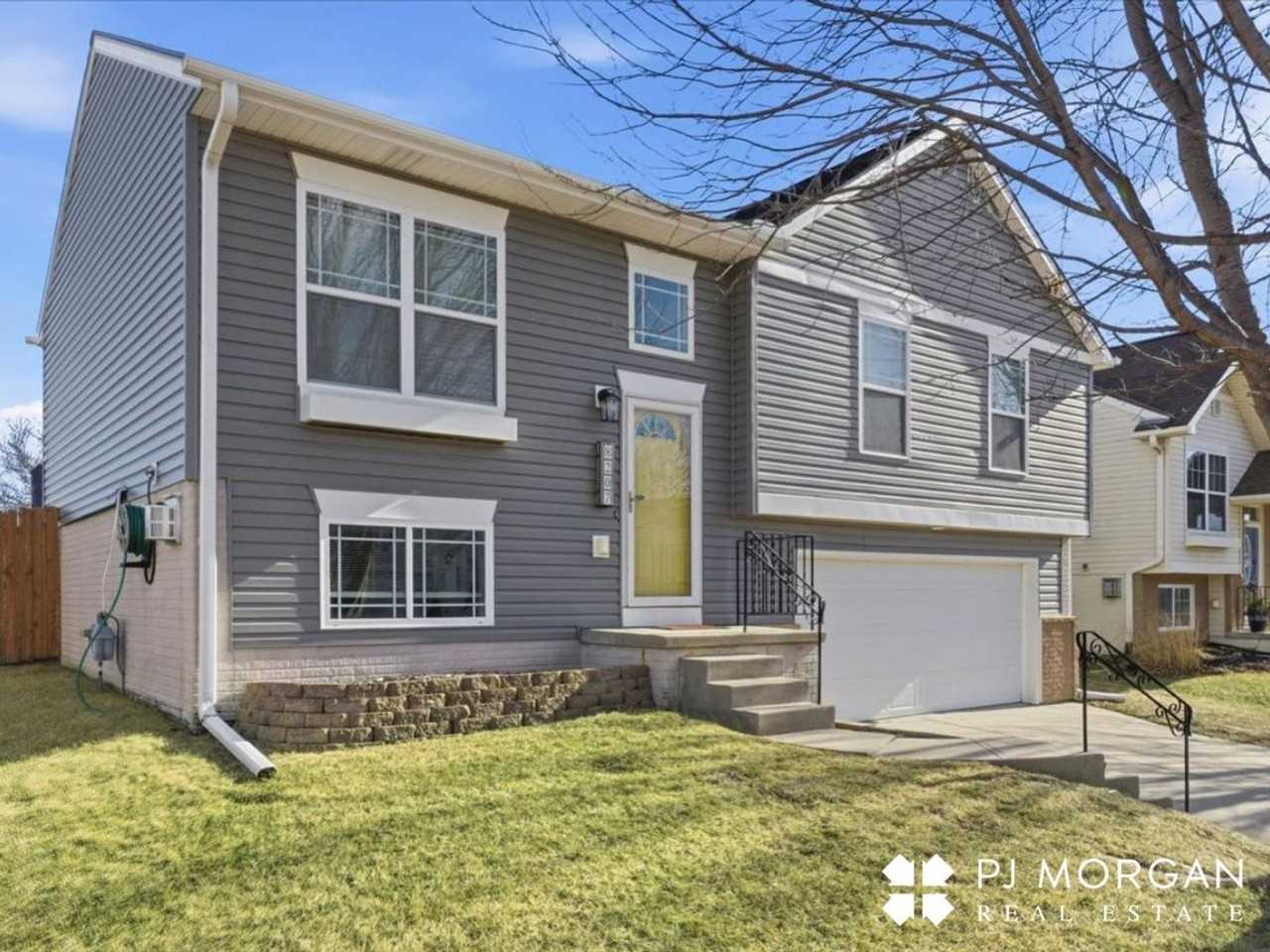 8207 S 161st Ter - Photo 2 of 30