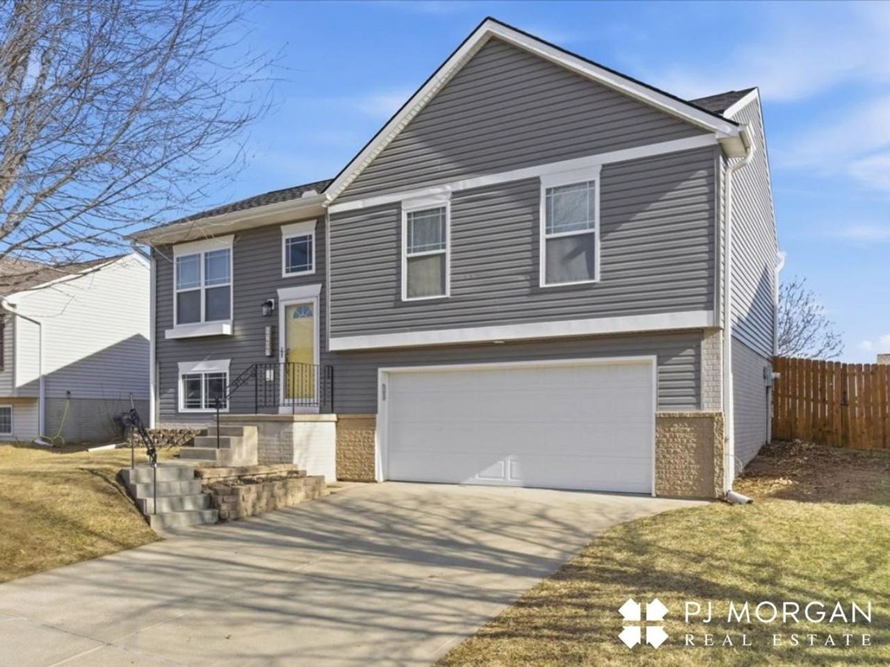 8207 S 161st Ter - Photo 3 of 30