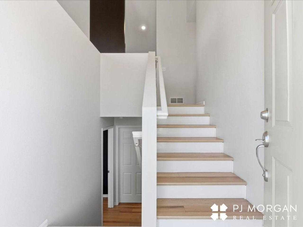 8207 S 161st Ter - Photo 4 of 30