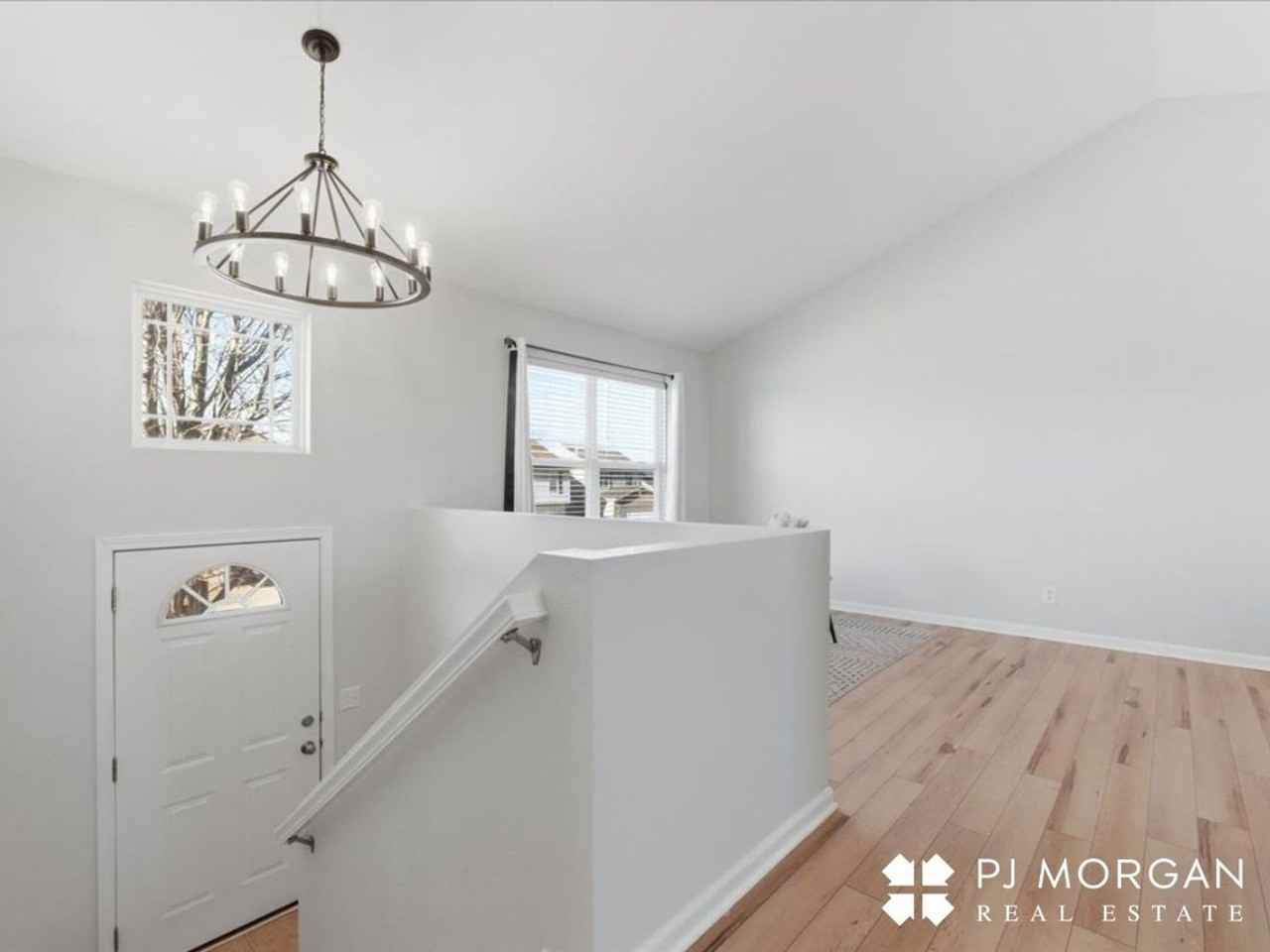 8207 S 161st Ter - Photo 5 of 30