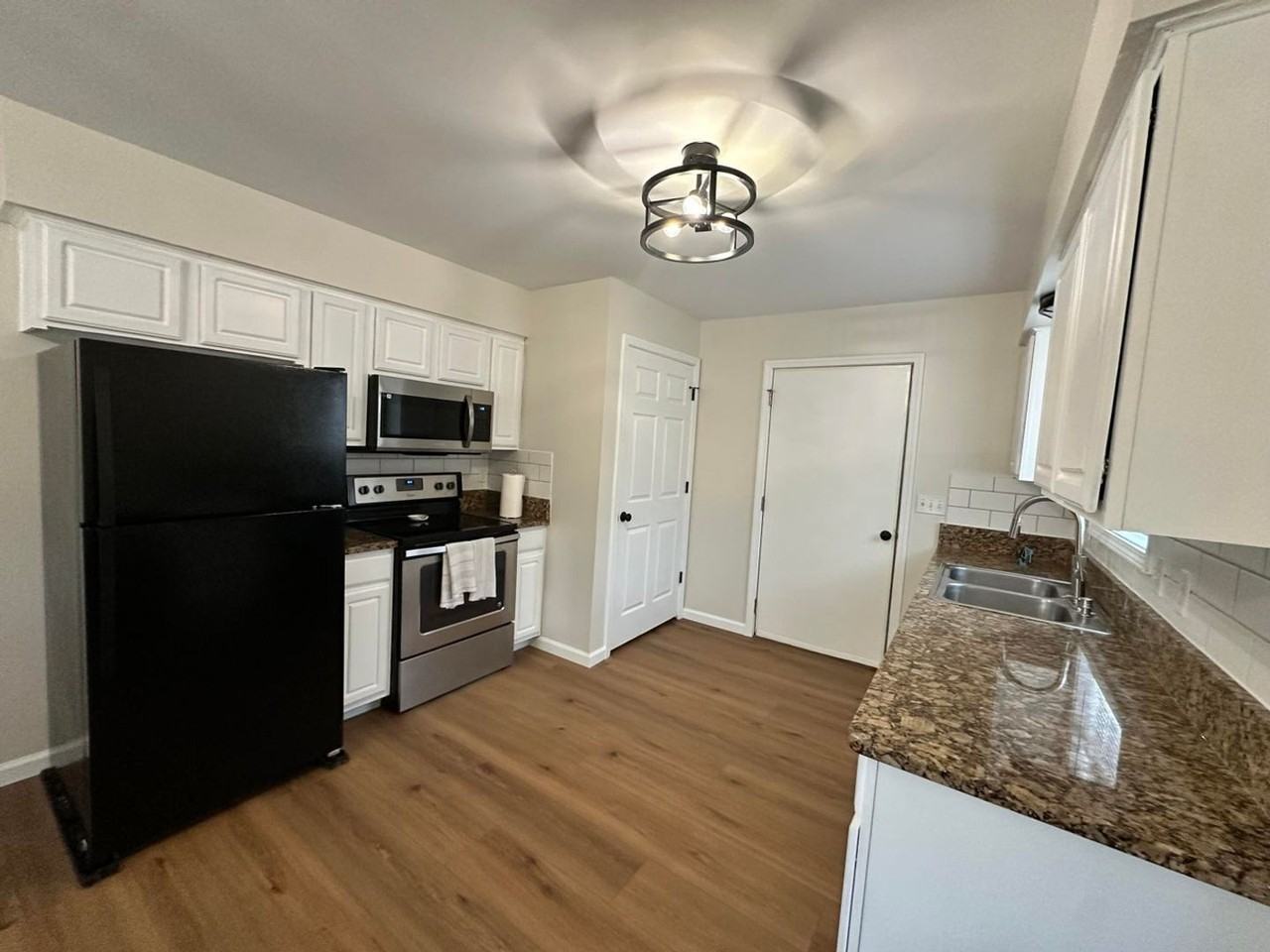 4607 S Falcon Ct - Photo 4 of 15