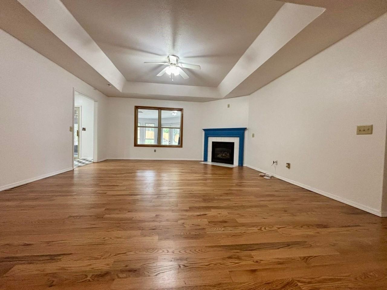 4614 S Falcon Ct - Photo 2 of 9