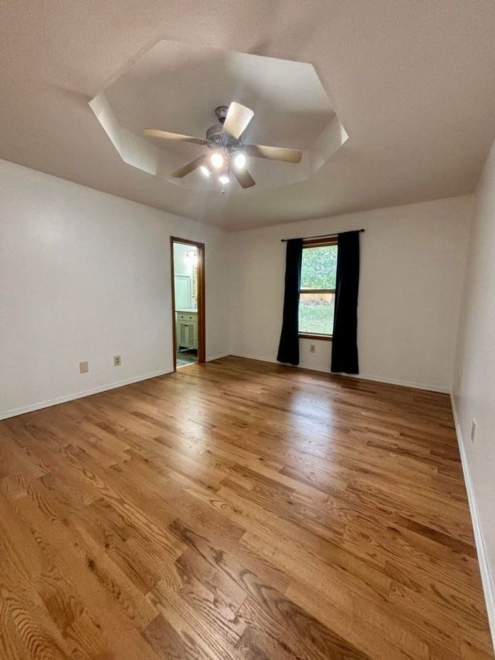 4614 S Falcon Ct - Photo 4 of 9