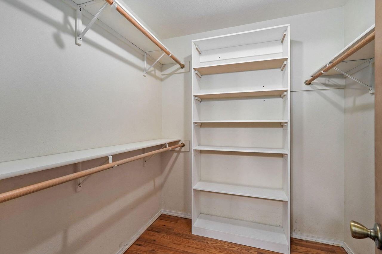 4614 S Falcon Ct - Photo 7 of 9