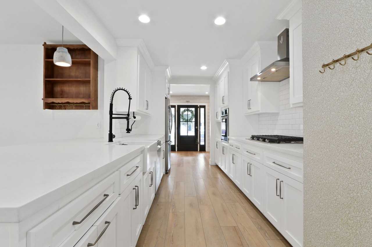 4848 Hersholt Ave - Photo 6 of 24