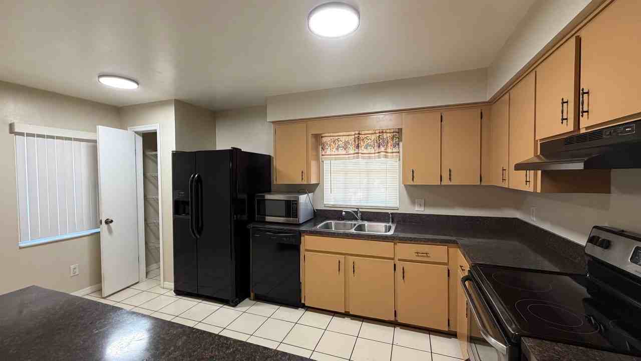 326 Enka Ave - Photo 5 of 46