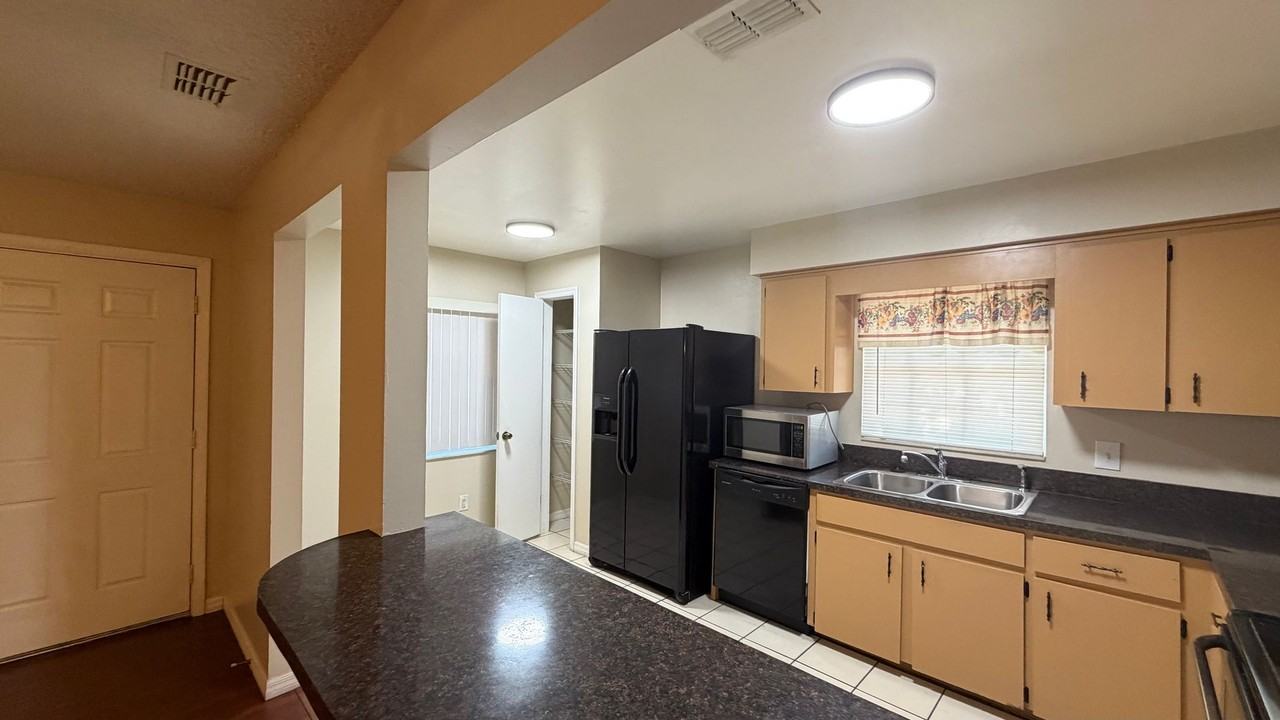 326 Enka Ave - Photo 6 of 46