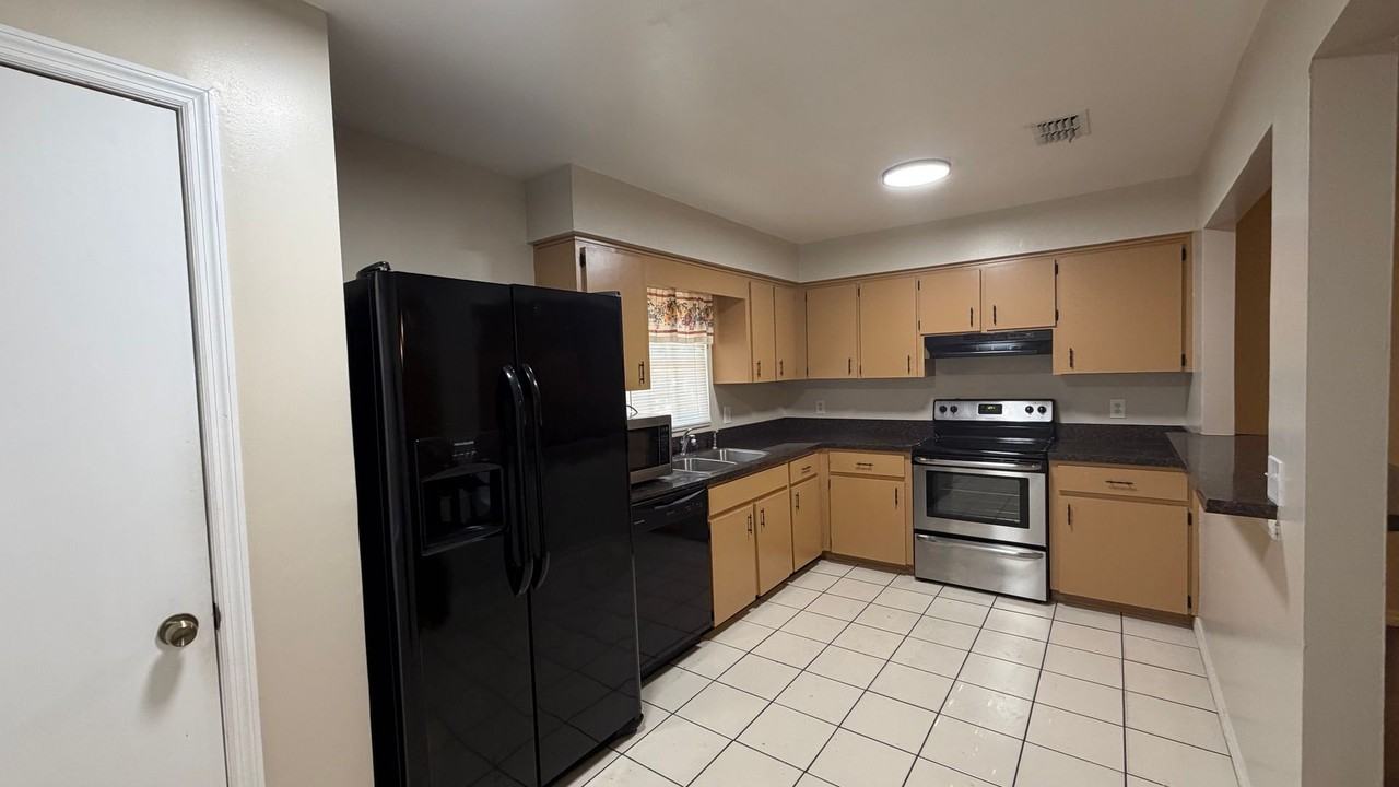 326 Enka Ave - Photo 7 of 46