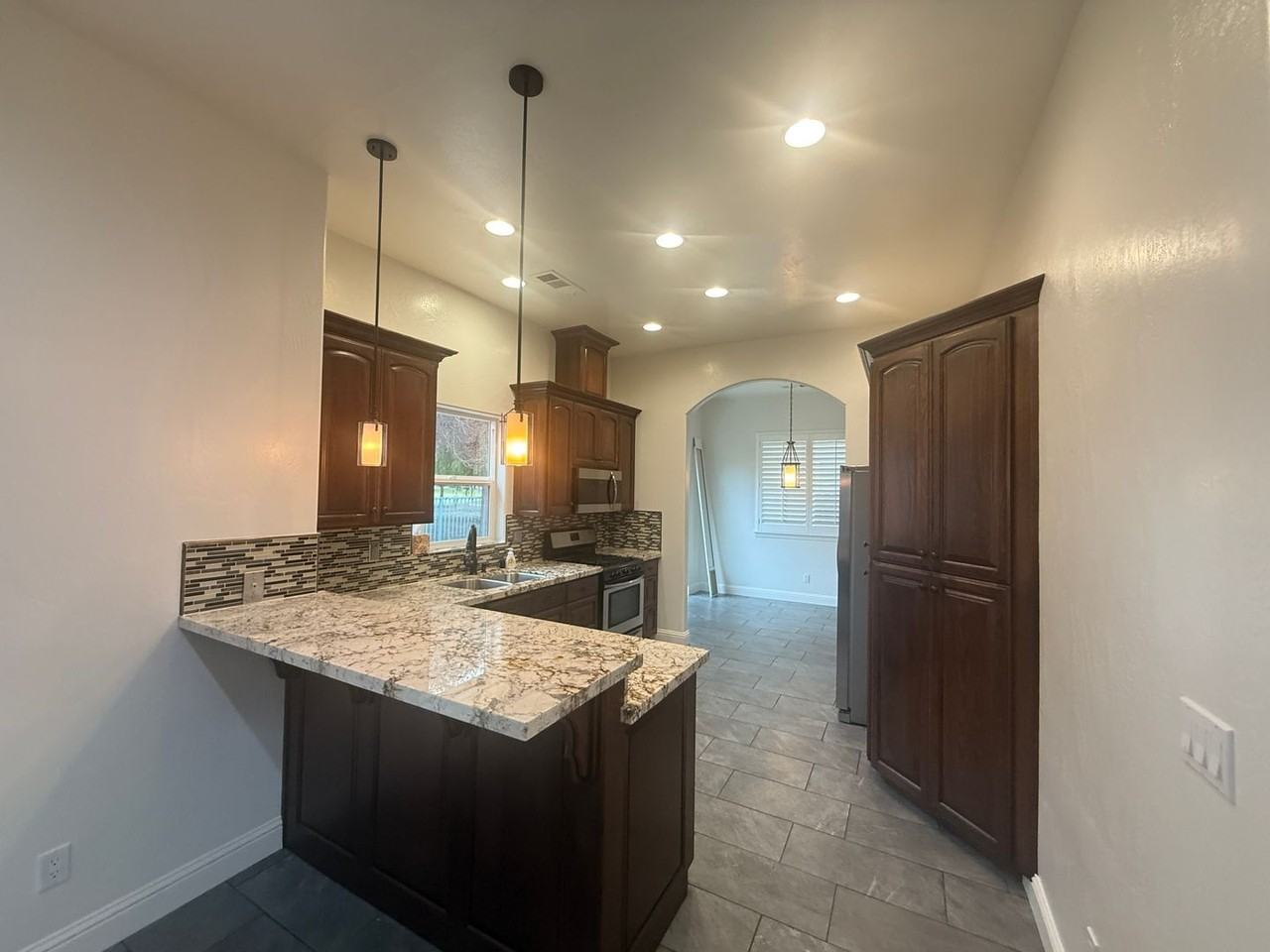 190 Lake Dr - Photo 7 of 30