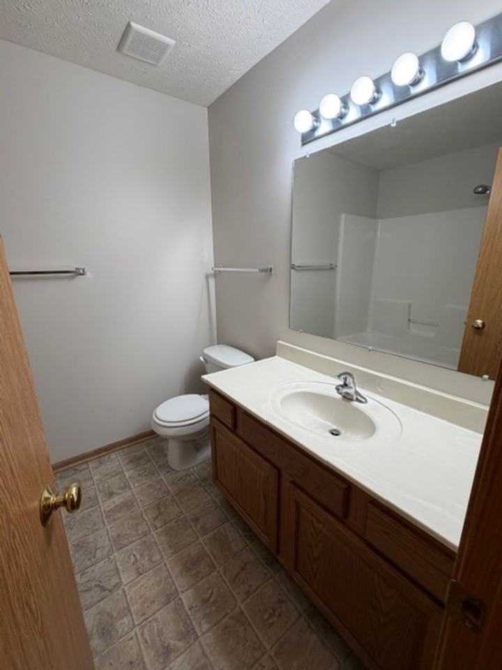 1661 Sw 27th St - Photo 5 of 17