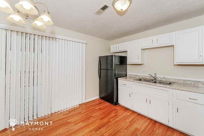 732 Spring St - Photo 7 of 15