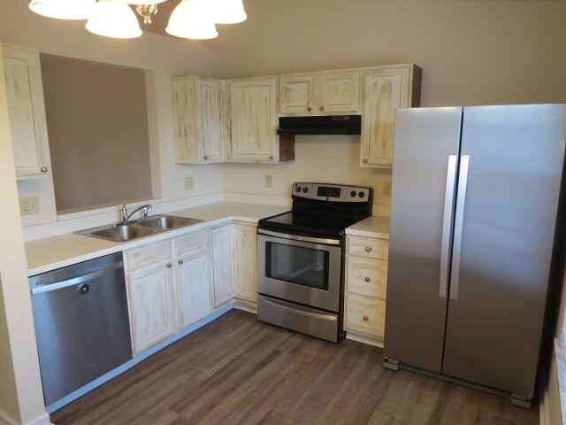 4018 Cailin Dr - Photo 4 of 20