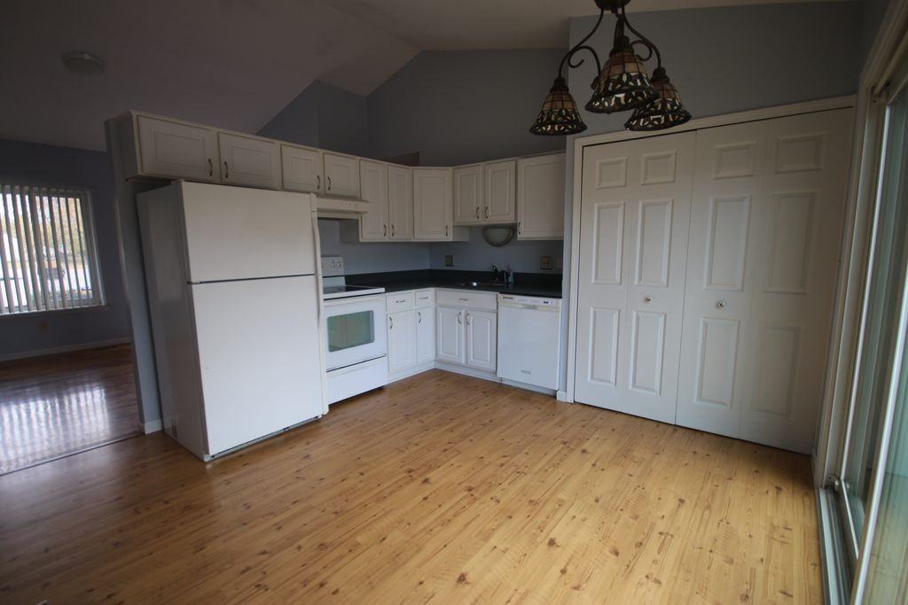 2063 Champagne Dr #NA - Photo 2 of 9