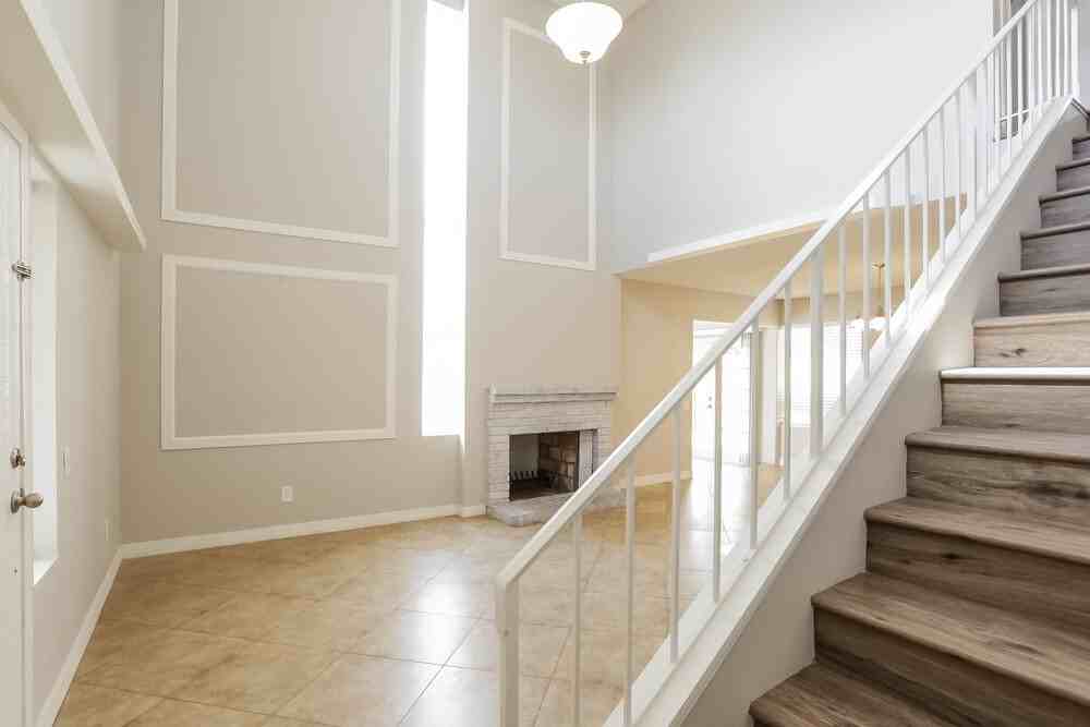 7030 S 42nd St - Photo 4 of 17