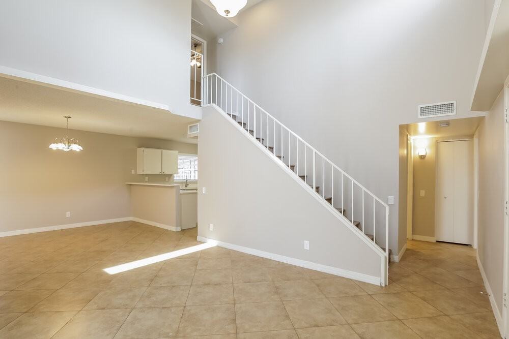 7030 S 42nd St - Photo 5 of 17