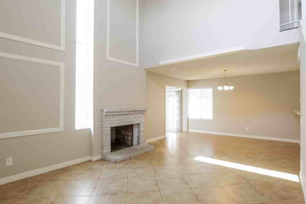 7030 S 42nd St - Photo 6 of 17