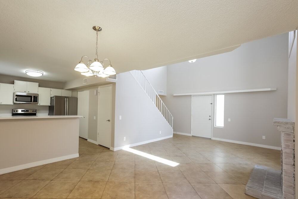 7030 S 42nd St - Photo 7 of 17