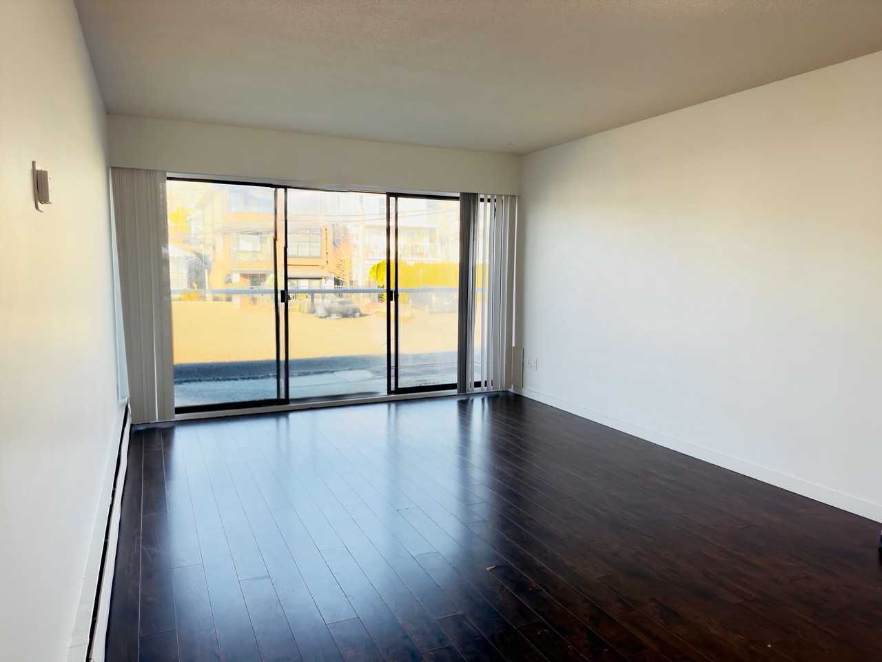 15158 Royal Ave - Photo 4 of 10