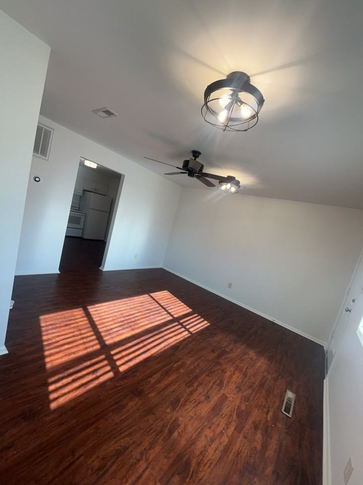 351 E Park Creeke Ln #B - Photo 2 of 15