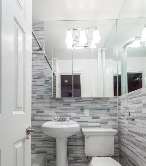 E 10th St #2D - Photo 6 of 7