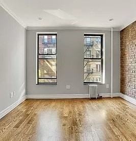 E 10th St #5 - Photo 2 of 6