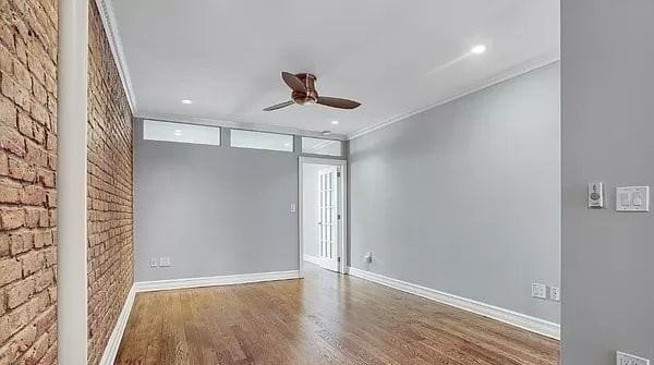 E 10th St #5 - Photo 3 of 6