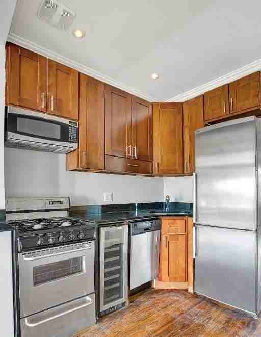 Avenue A #3F - Photo 6 of 9