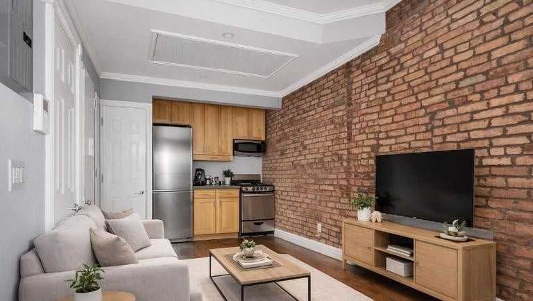 E 5th St #3C - Photo 3 of 5