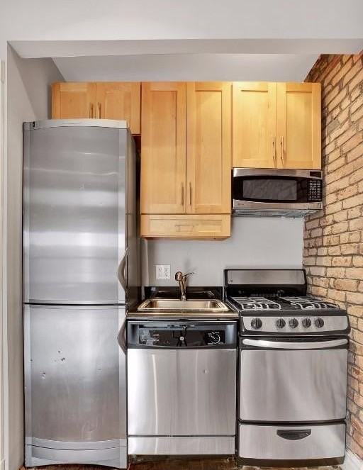 E 5th St #3C - Photo 4 of 5