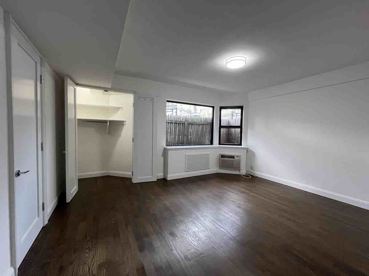 Beekman Pl #5B - Photo 4 of 20