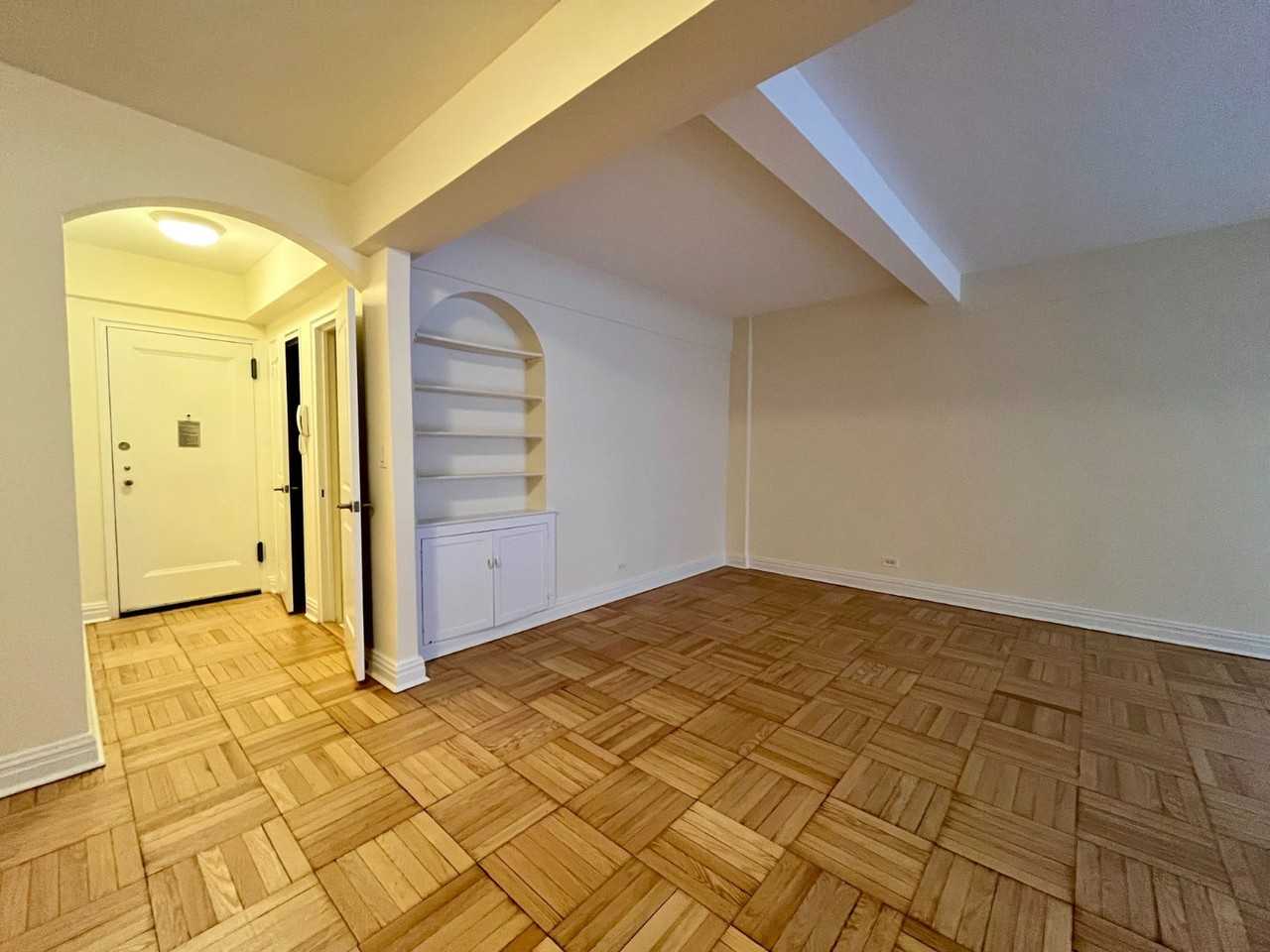 E 56th St #8A - Photo 2 of 8