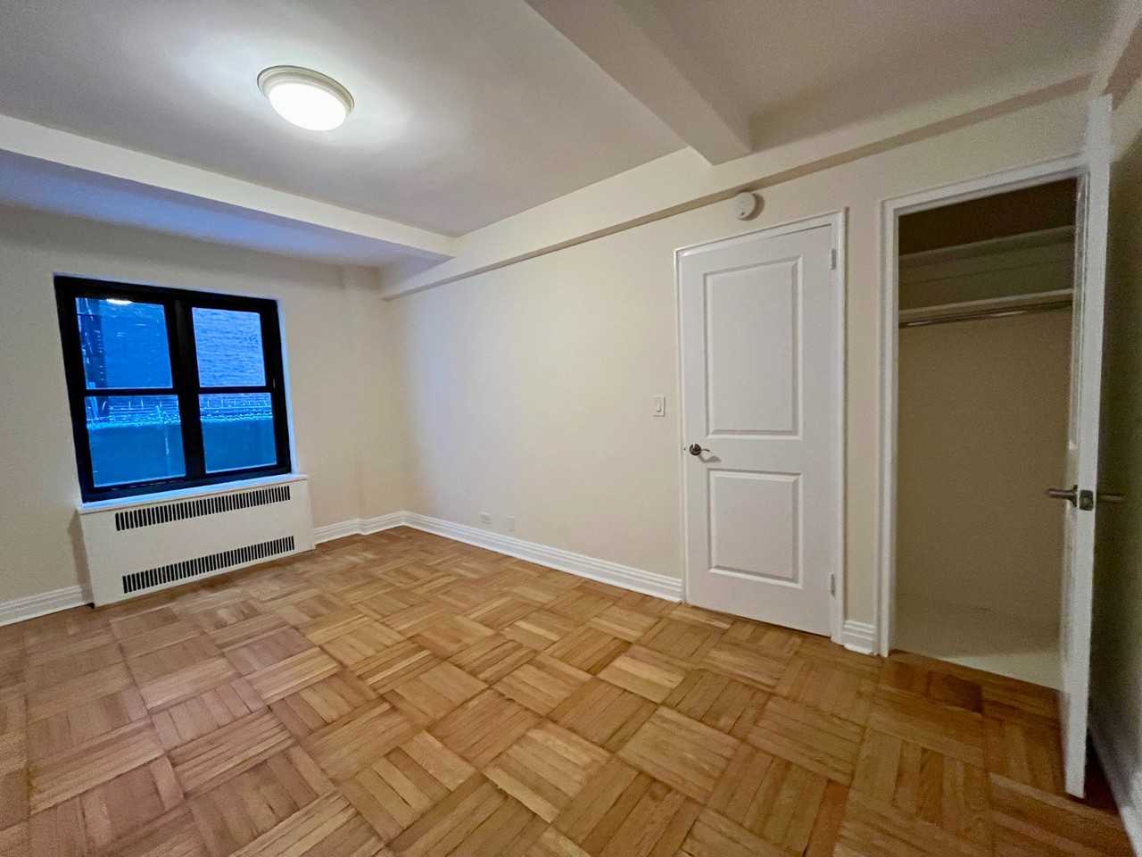 E 56th St #8A - Photo 4 of 8