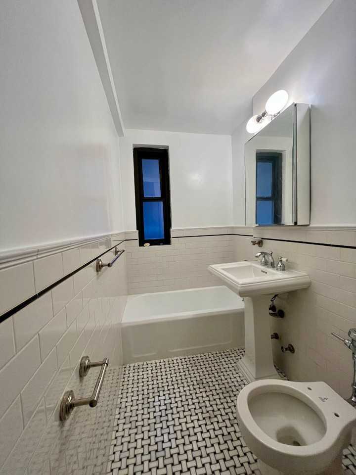 E 56th St #8A - Photo 7 of 8